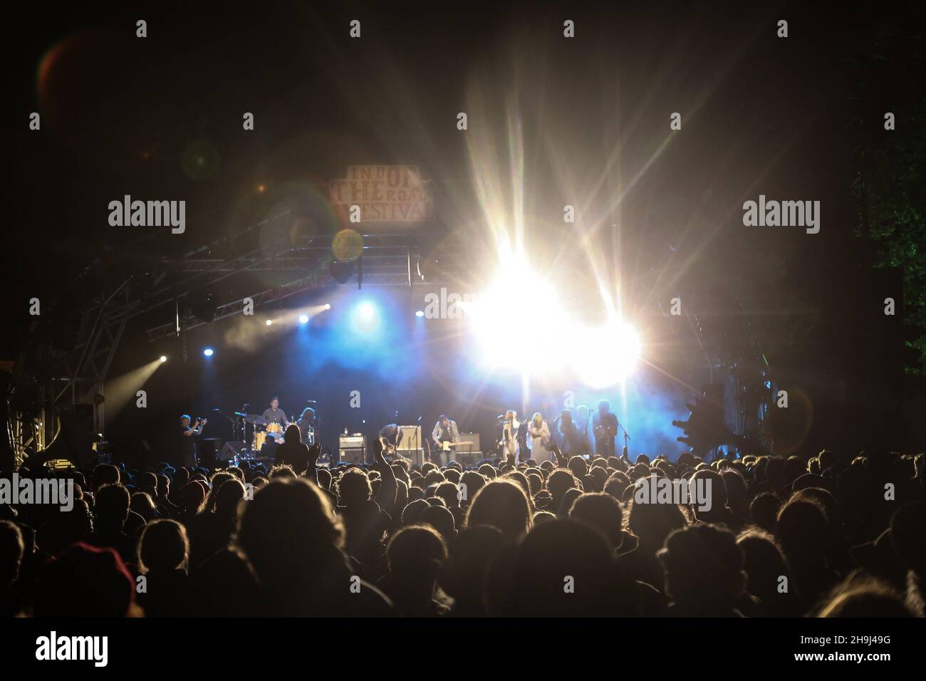 La banda gene Clark No Other che si esibisce al 2014 Fine del festival della strada a Larmer Tree Gardens in Dorset Foto Stock
