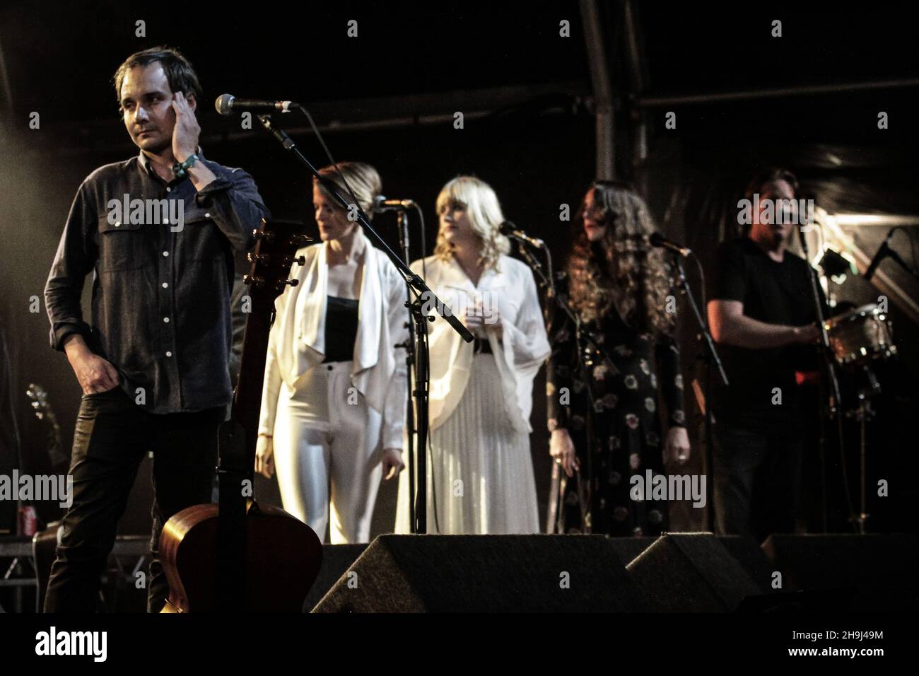 La banda gene Clark No Other che si esibisce al 2014 Fine del festival della strada a Larmer Tree Gardens in Dorset Foto Stock