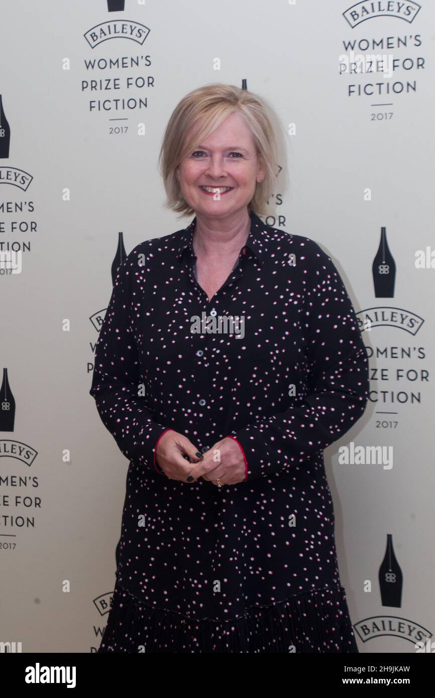 Martha Kearney si pone per le foto prima dell'annuncio del vincitore del Premio delle Donne di Baileys 2017 per la Fiction al Clore Ballroom nella Festival Hall, Southbank Centre, a Londra. Data foto: Mercoledì 7 giugno 2017. Il credito fotografico dovrebbe essere: Richard Grey/EMPICS Entertainment Foto Stock