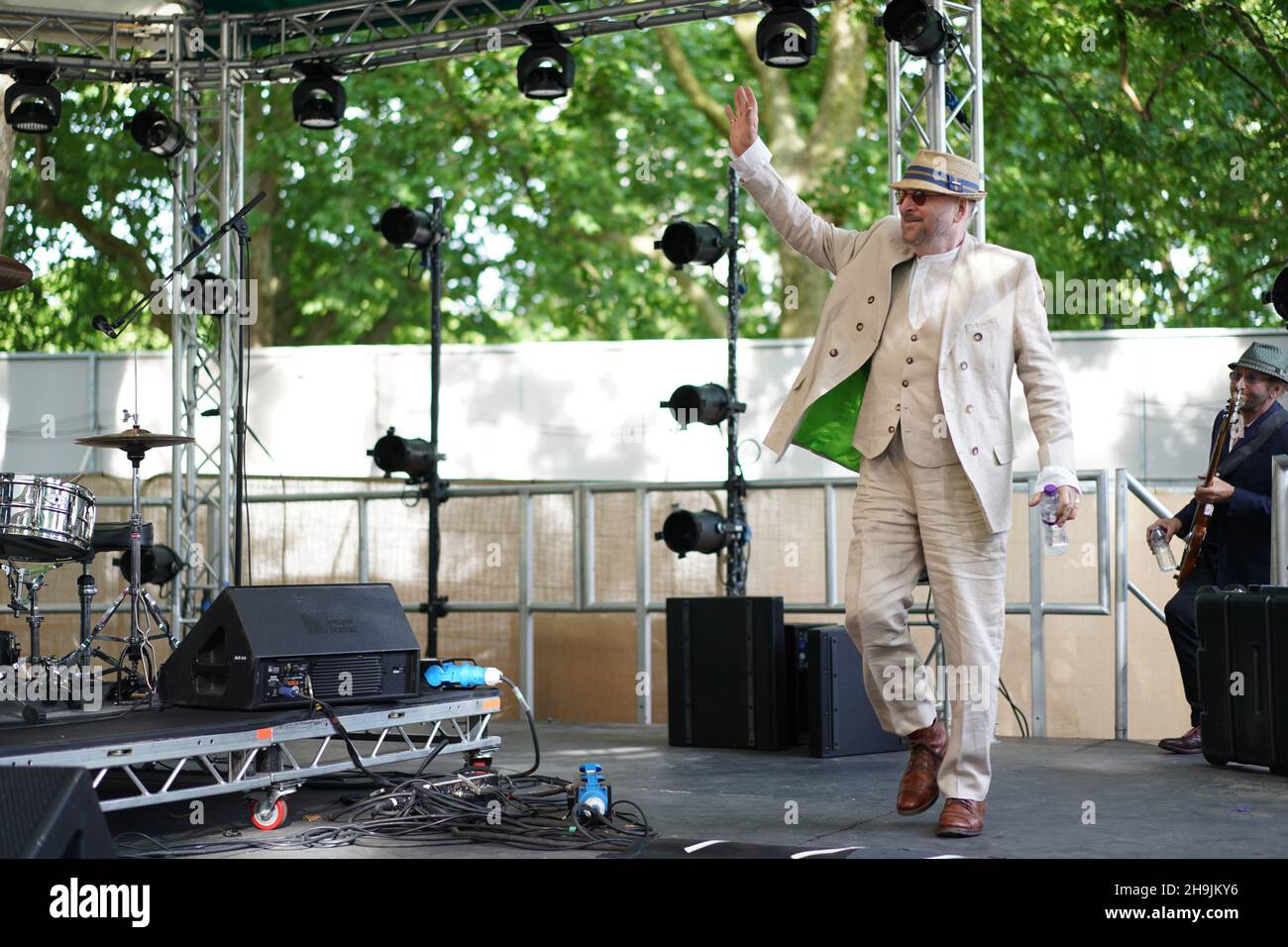 Chas Hodges of Chas and Dave entra nella fase estiva come parte del British Summer Time (BST) Festival 2017 ad Hyde Park a Londra. Data foto: Venerdì 30 giugno 2017. Il credito fotografico dovrebbe essere: Richard Grey/EMPICS Entertainment. Foto Stock