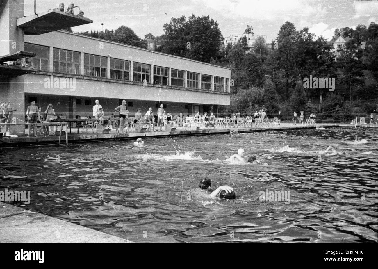 Wis³a, 1948-08. Letnia p³ywalnia. ka PAP Dok³adny dzieñ wydarzenia nieustalony. Wisla, 1948 agosto. Una piscina d'acqua in estate. ka PAP Foto Stock