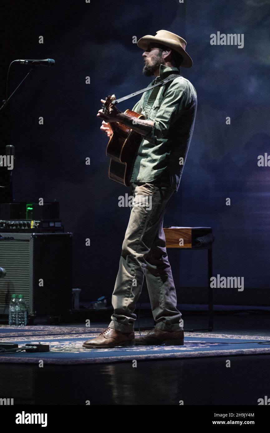 Ray Lamontagne si esibisce dal vivo sul palco all'Eventim Hammersmith Apollo di Londra la prima data del suo tour nel Regno Unito. Data foto: Mercoledì 16 maggio 2018. Il credito fotografico dovrebbe essere: Richard Grey/EMPICS Foto Stock