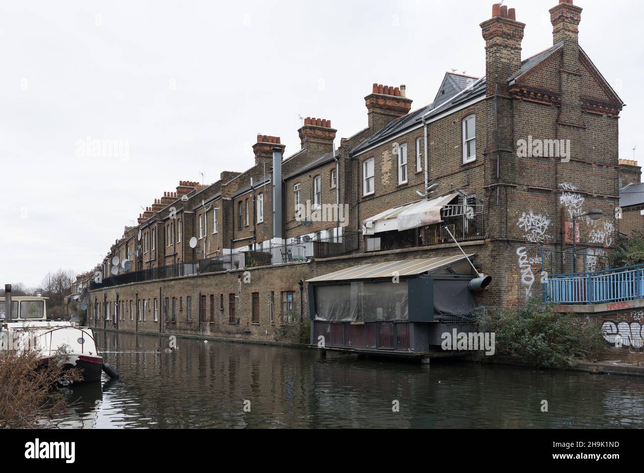 Una fila di case a schiera a Little Venice nella parte ovest di Londra. Data foto: Giovedì 3 gennaio 2019. Il credito fotografico dovrebbe essere: Richard Grey/EMPICS Foto Stock