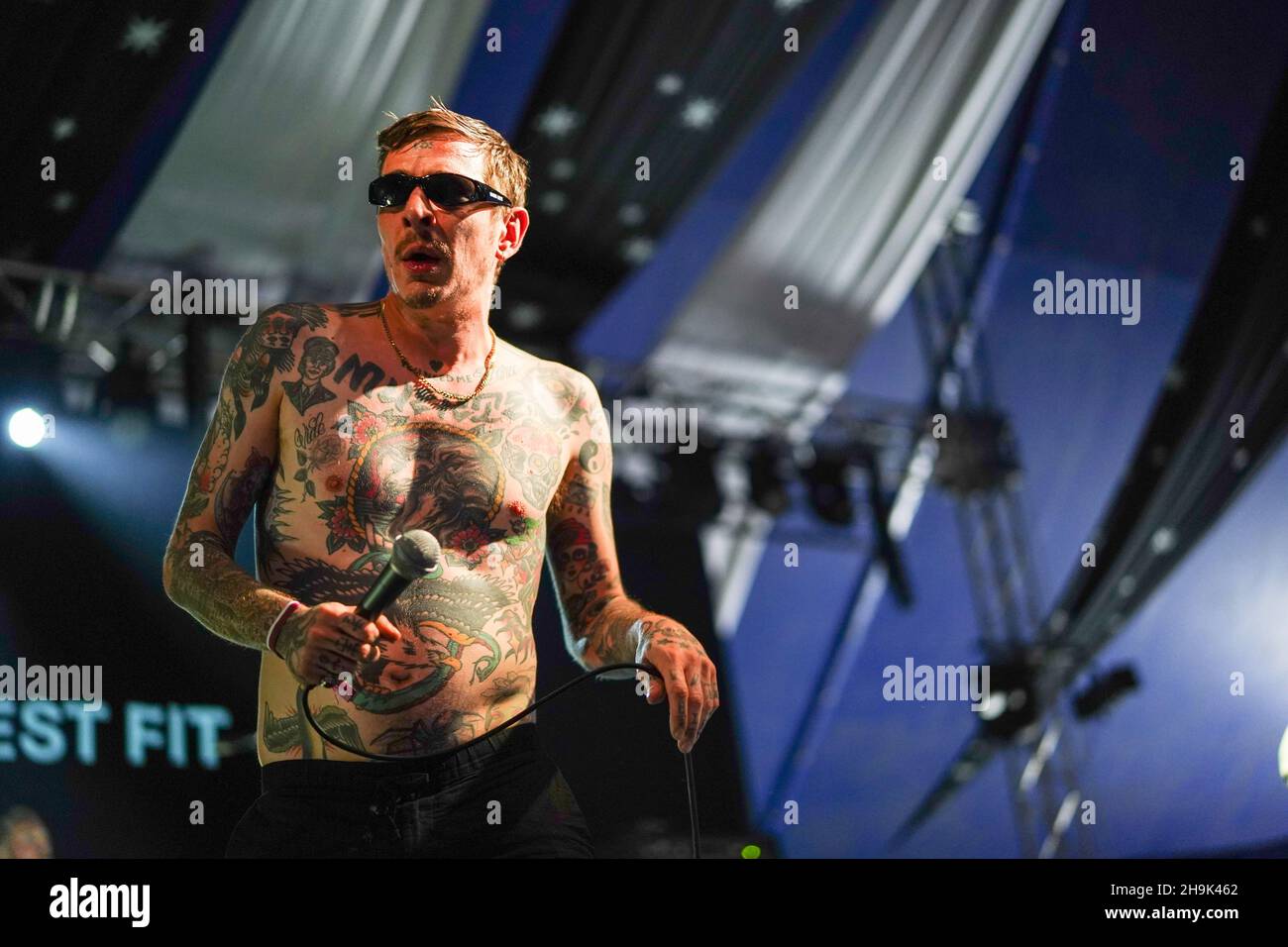 I Viagra Boys si esibiscono alla fine del 2019 del Road Festival a Larmer Tree Gardens a Dorset. Data foto: Domenica 1 settembre 2019. Il credito fotografico dovrebbe essere: Richard Grey/EMPICS Foto Stock