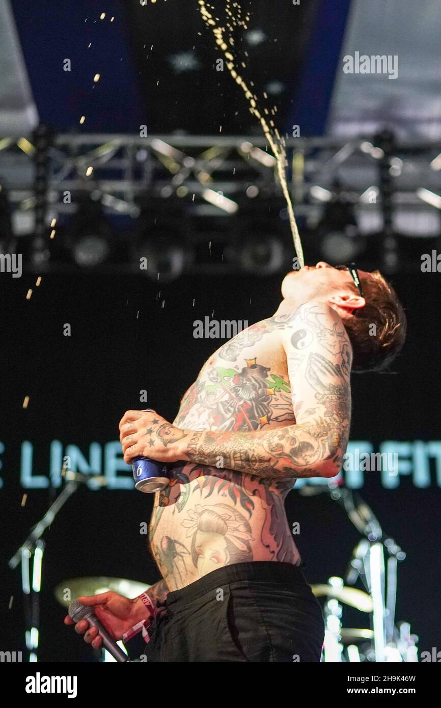 I Viagra Boys si esibiscono alla fine del 2019 del Road Festival a Larmer Tree Gardens a Dorset. Data foto: Domenica 1 settembre 2019. Il credito fotografico dovrebbe essere: Richard Grey/EMPICS Foto Stock