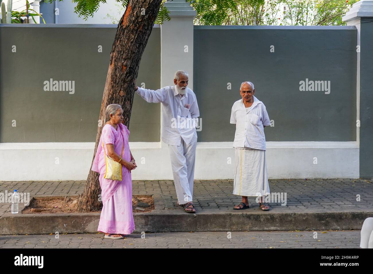 Locali a Pondicherry. Da una serie di foto di viaggio in India del Sud. Data foto: Mercoledì 8 gennaio 2020. Il credito fotografico dovrebbe essere: Richard Grey/EMPICS Foto Stock