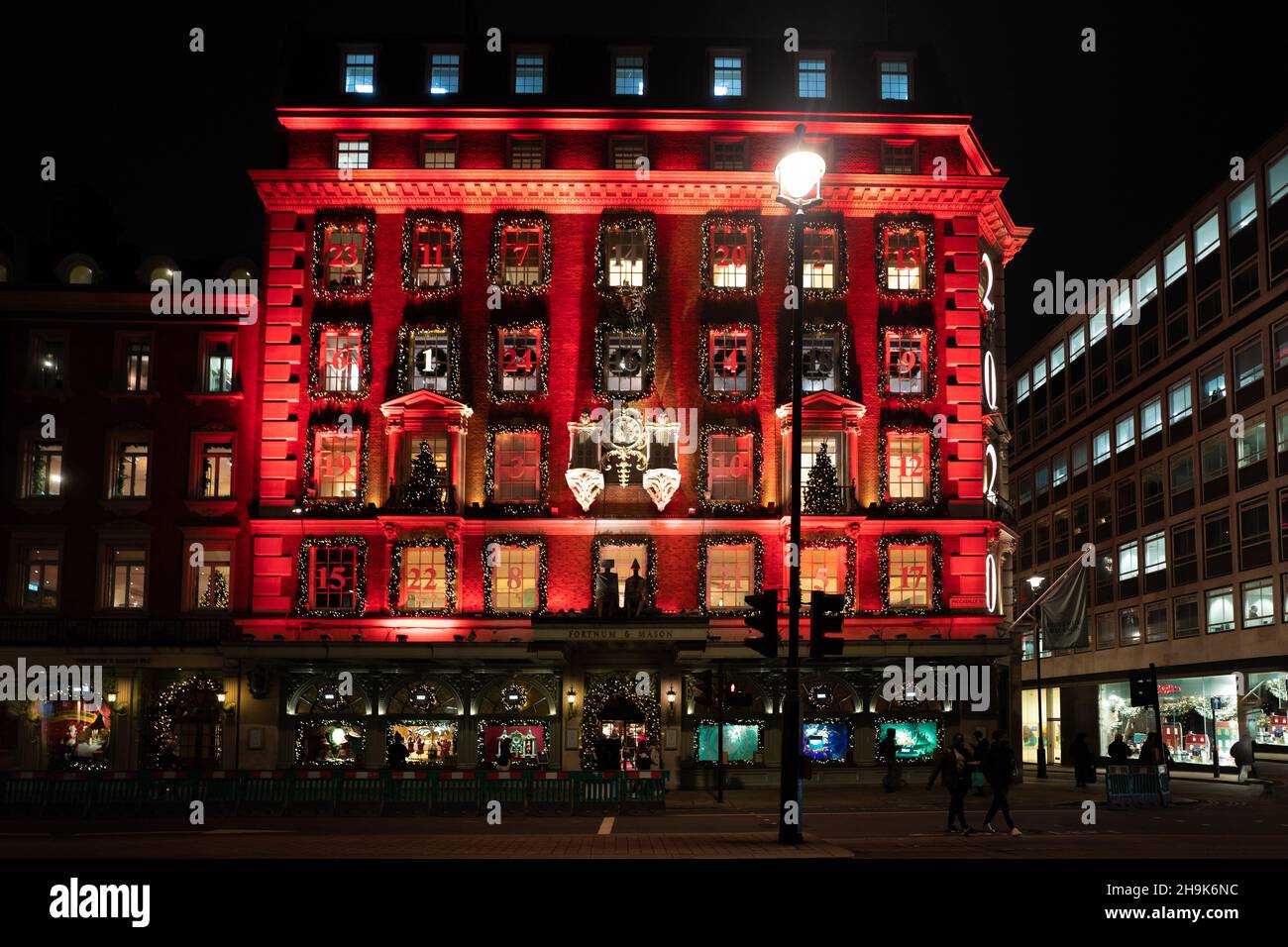 Fortnum e Mason a Londra. Data foto: Martedì 1 dicembre 2020. Il credito fotografico dovrebbe essere: Richard Grey/EMPICS Foto Stock