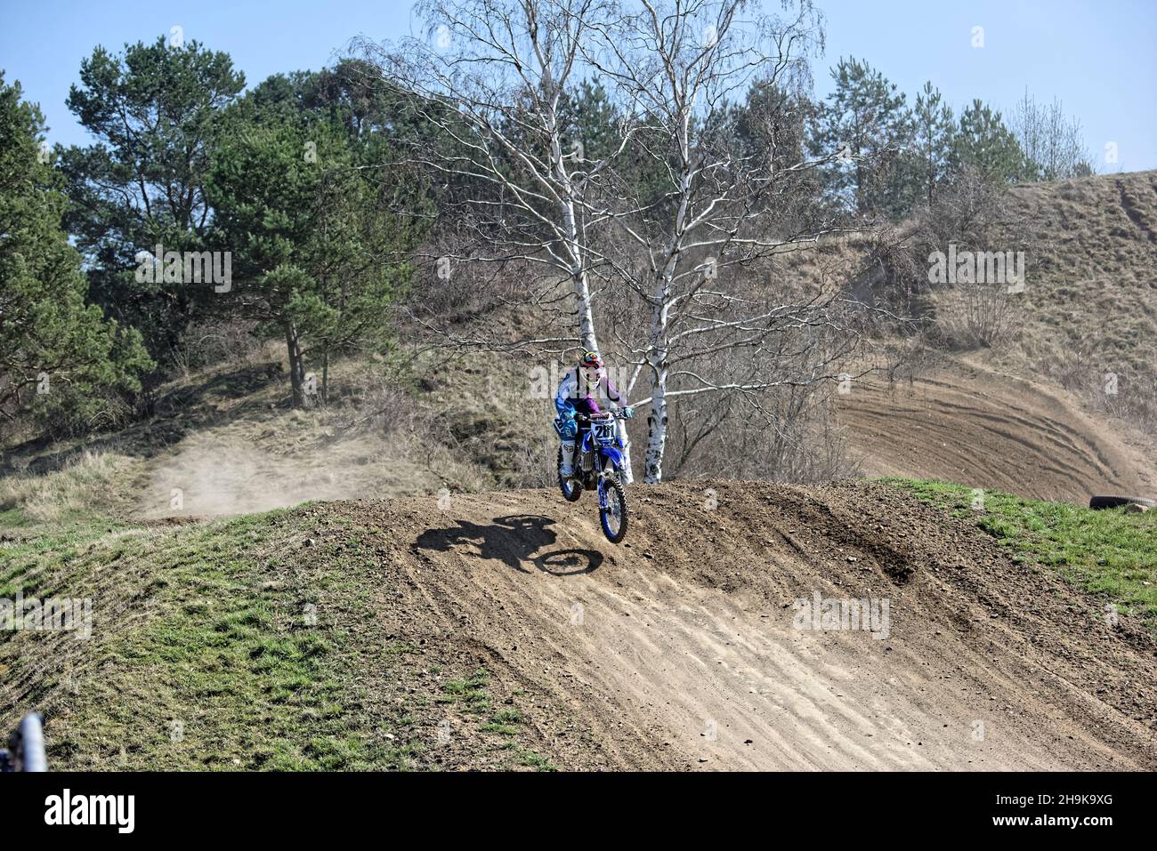 Molleggiante Freestyle-Motocross.MC-Westerhausen E.V im ADAC.Motocross Racer su un salto. Foto Stock