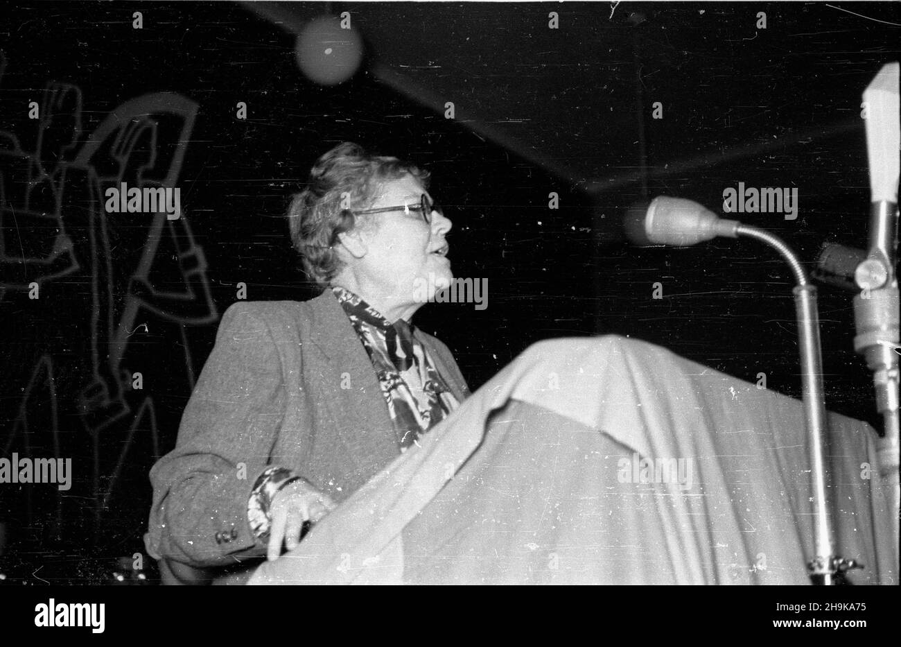 Warszawa, 1948-08-09. Miêdzynarodowa Konferencja M³odzie¿y Pracuj¹cej, 8-14 sierpnia. NZ. Obrady w siedzibie Zwi¹zku Nauczycielstwa Polskiego przy ulicy Smulikowskiego. ka PAP Varsavia, 09 agosto 1948. La Conferenza Internazionale della Gioventù lavorante, 8-14 agosto. Discussioni nella sede dell'Unione degli insegnanti polacchi su Smulikowskiego Street. ka PAP Foto Stock