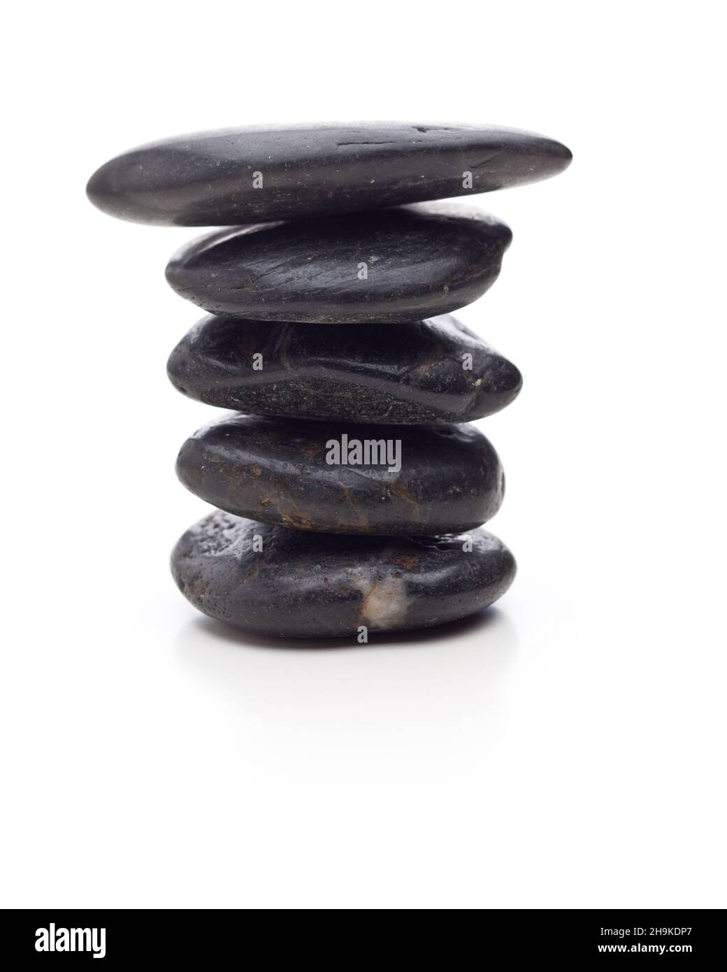 Stack, pietre su di esso, Heap, on, nero, insieme, equilibrio, varietà, meditazione zen, uno sopra l'altro, pietra, isolato, facoltativo, bianco, sfondo, c Foto Stock