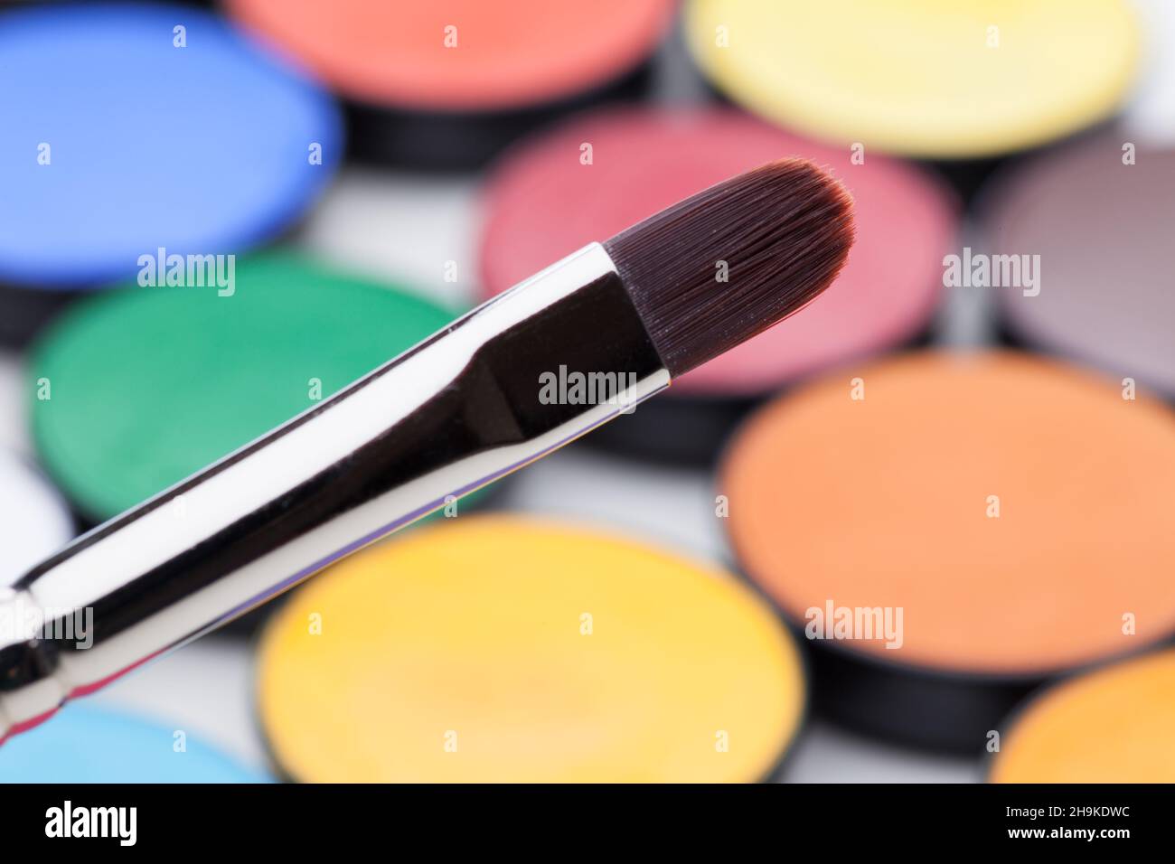 pennello, trucco, colorato, tavolozza, scatola colore, diversi, colori di make-up, arancione, obliquo, selezione, oggetti, diversi, make-up, mix, sfondo, alcuni, Foto Stock
