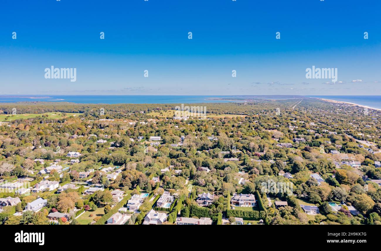 Vista aerea di Amagansett e Napeague Stretch guardando verso Montauk, NY Foto Stock