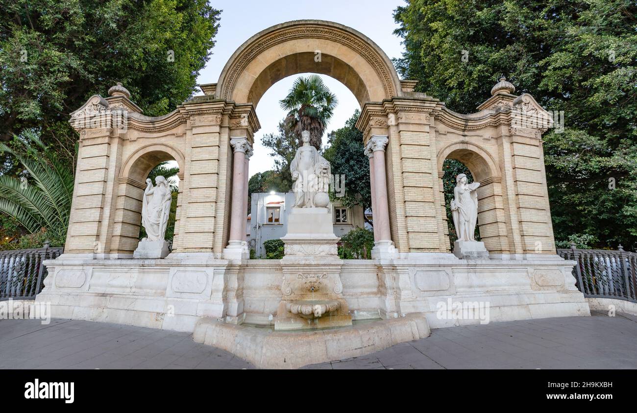 Fuente de Hispania, fontana monumentale che serviva da accesso al Parco María Luisa di Siviglia, Andalusia, Spagna Foto Stock