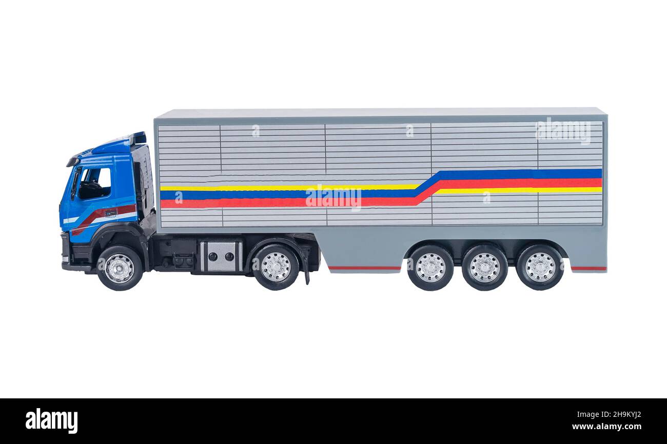 Profilo internazionale del cargo truck isolato su sfondo bianco. Trasporto di semirimorchi. Foto Stock