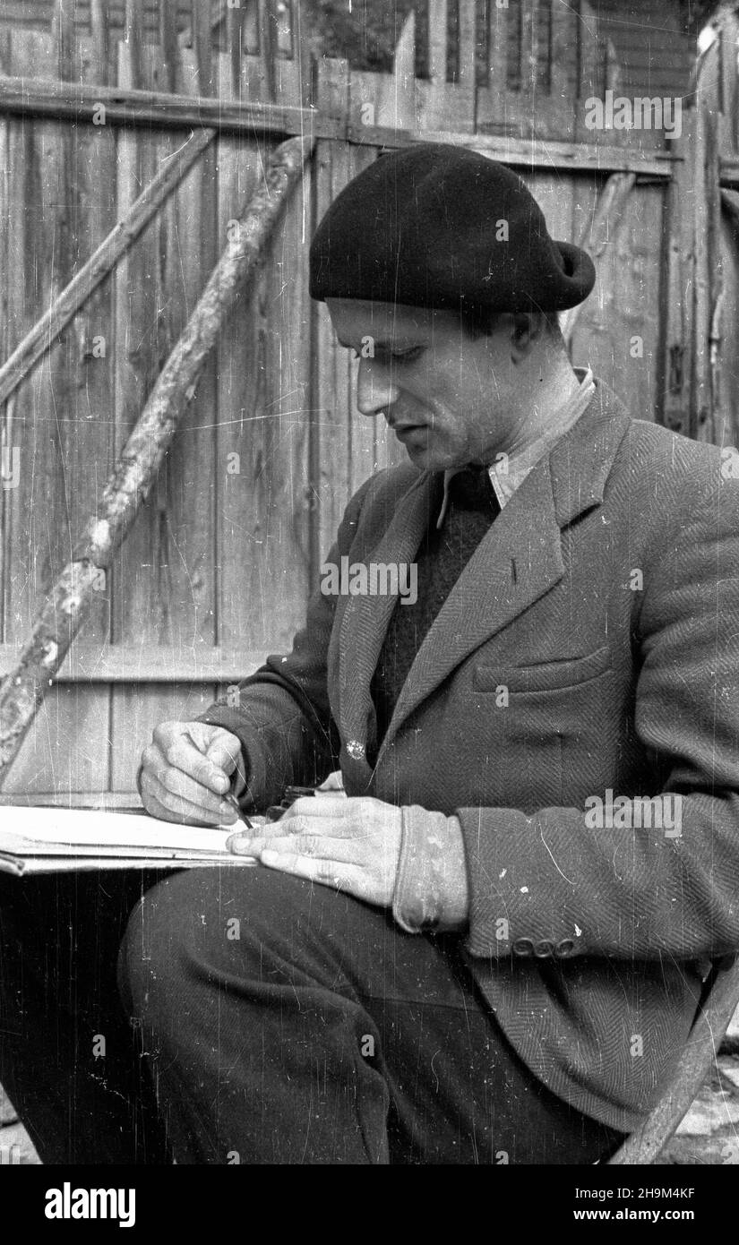 Szlimbark, 1948-09. Plener malarski artystów plastyków. NZ. Jerzy Mierzejewski. msa PAP Dok³adny dzieñ wydarzenia nieustalony. Szlembark, 1948 settembre. Un Workshop di pittura Plein Air. Nella foto: Jerzy Mierzejewski. msa PAP Foto Stock