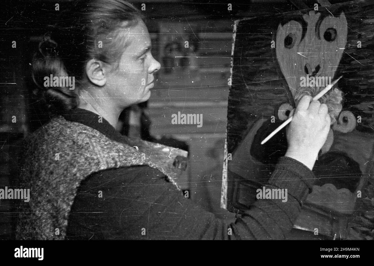 Szlimbark, 1948-09. Plener malarski artystów plastyków. NZ. Walentyna Szymonowicz. msa PAP Dok³adny dzieñ wydarzenia nieustalony. Szlembark, 1948 settembre. Un Workshop di pittura Plein Air. Nella foto: Walentyna Szymonowicz. msa PAP Foto Stock