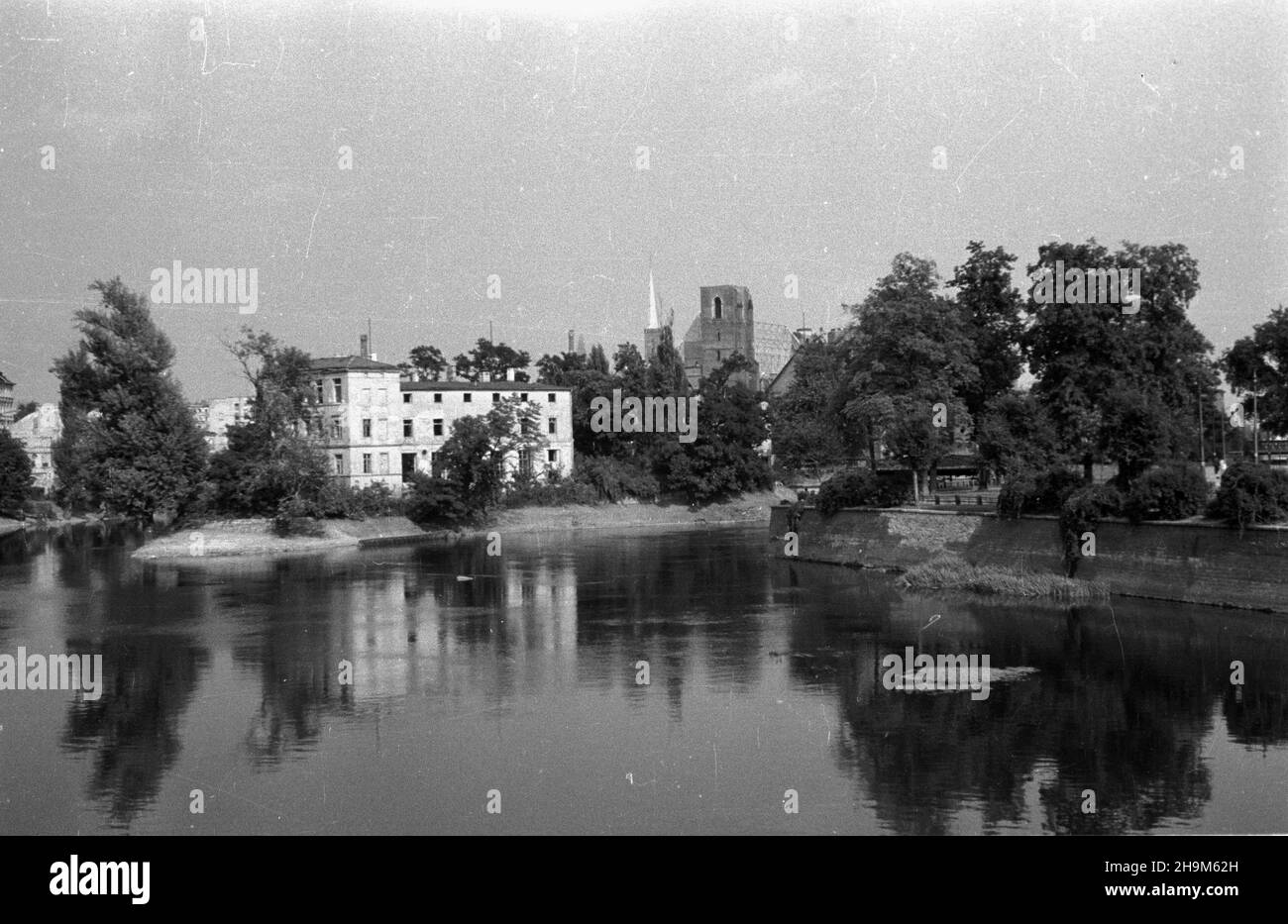 Wroc³aw, 1948-09. Rzeka Odra. Wyspa Tamka. wb PAP Dok³adny dzieñ wydarzenia nieustalony. Wroclaw, 1948 settembre. Il fiume Odra. L'isola di Tamka. wb PAP Foto Stock