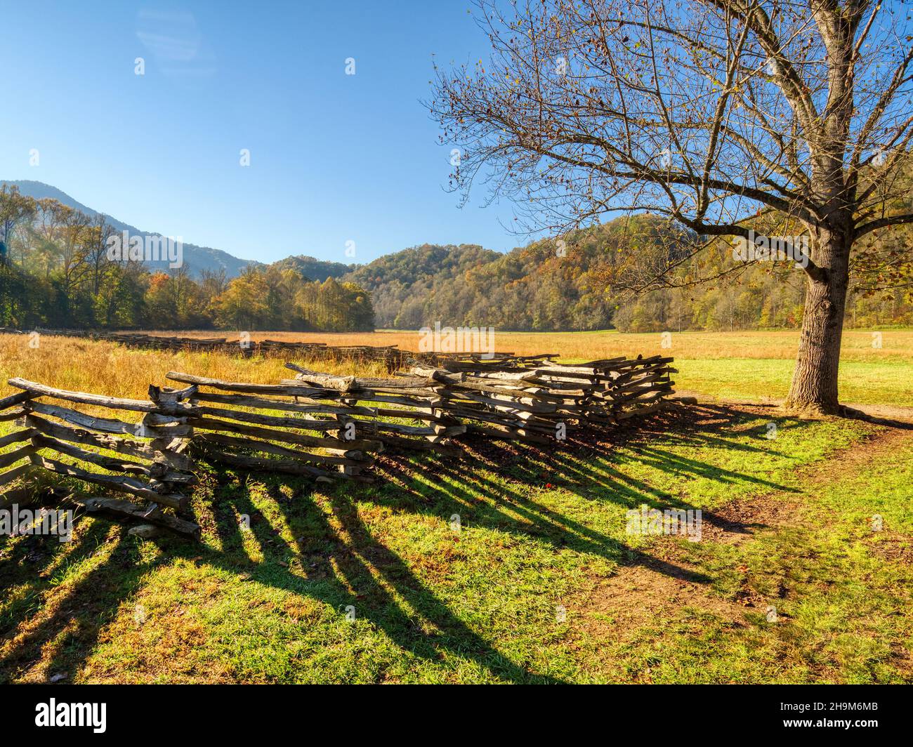 19th Century Mountain Farm Museum presso l'Oconaluftee Visitors Center nel Great Smoky Mountains National Park nel North Carolina USA Foto Stock