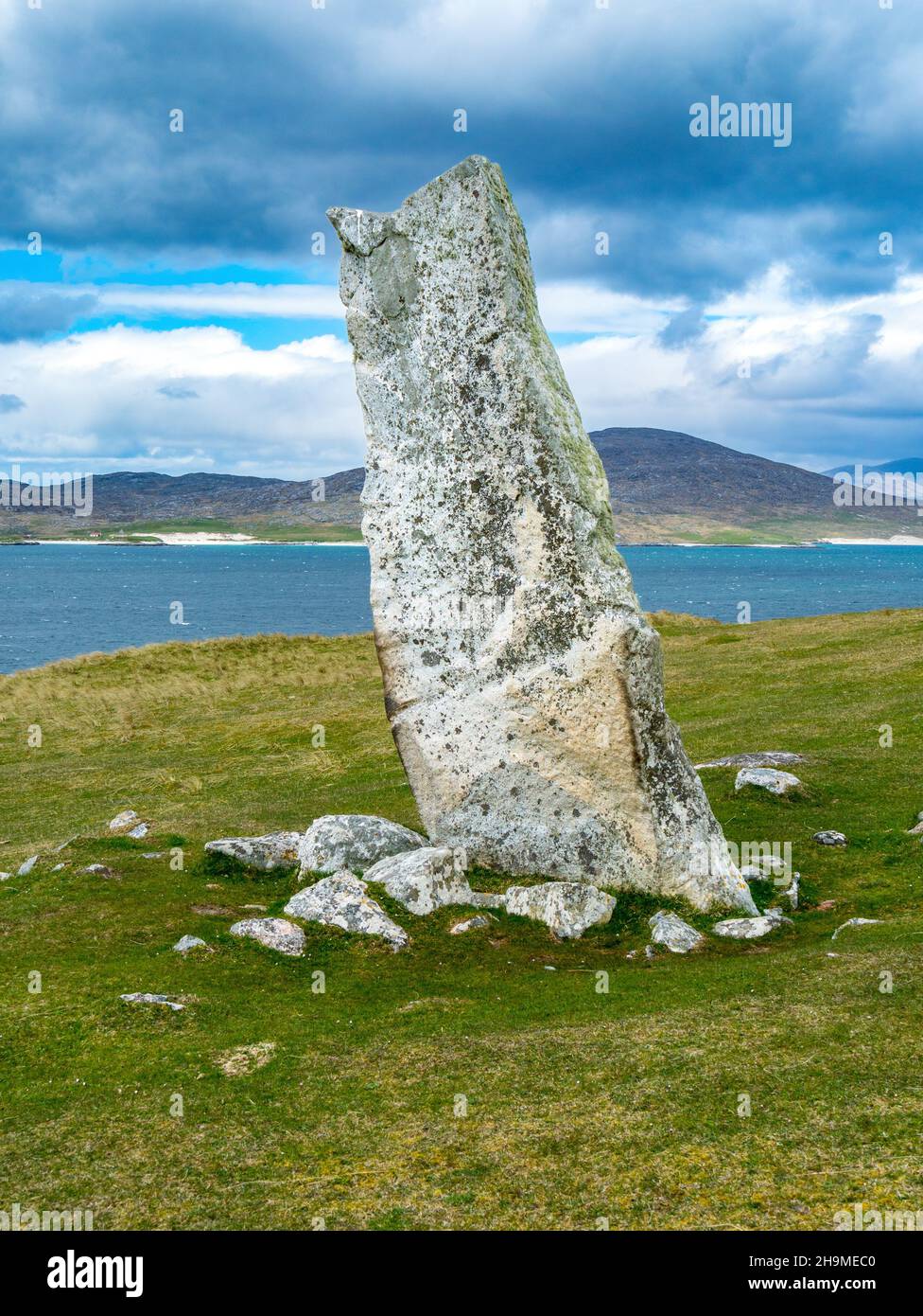 MacLeod's Standing Stone (Clach Macleoid), Horgabost, Isola di Harris, Scozia, Regno Unito Foto Stock