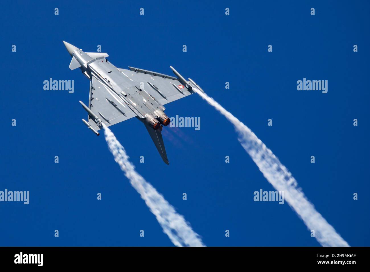 Zeltweg, Austria - 3 settembre 2016: Aereo militare a reazione da caccia alla base aerea. Funzionamento del volo con forza pneumatica. Aviazione e aerei. Difesa aerea. Militare Foto Stock