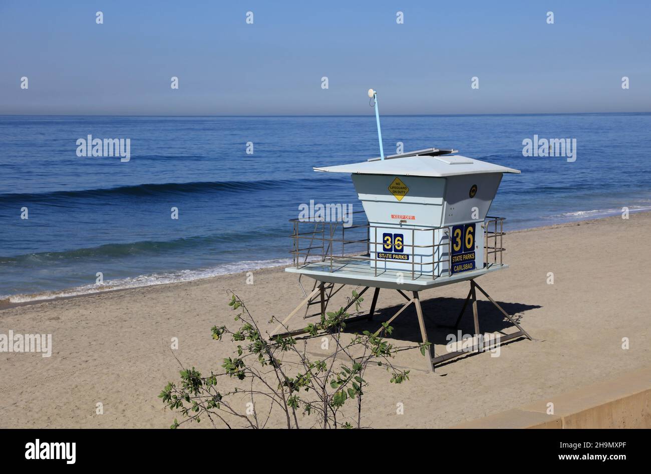 Bagnino sulla spiaggia di Carlsbad Foto Stock