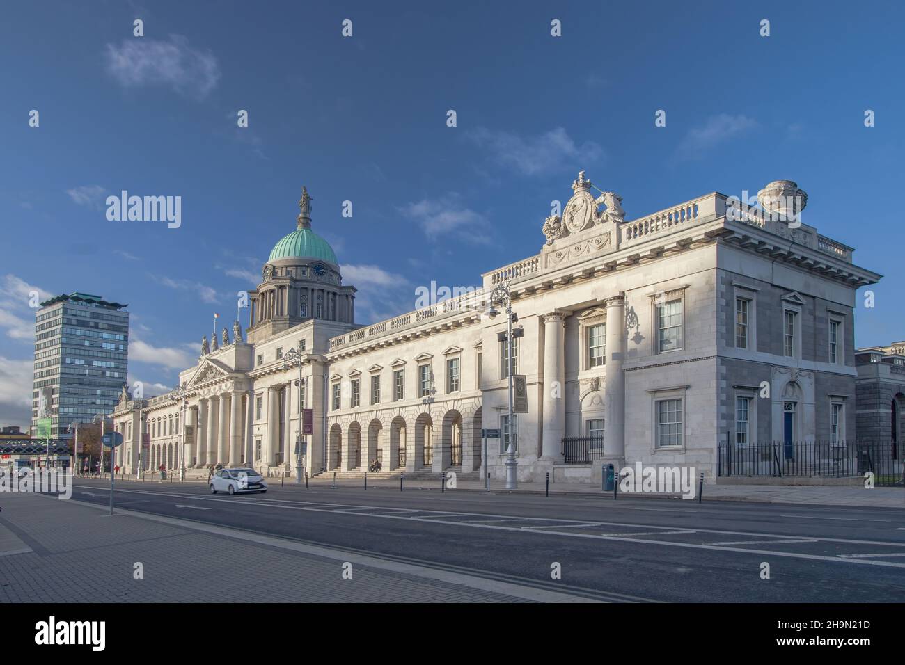 Custom House, Dublino attraverso l'obiettivo, a piedi a Dublino, fotografia urbana, fotografia di strade, Dublino, Irlanda Foto Stock