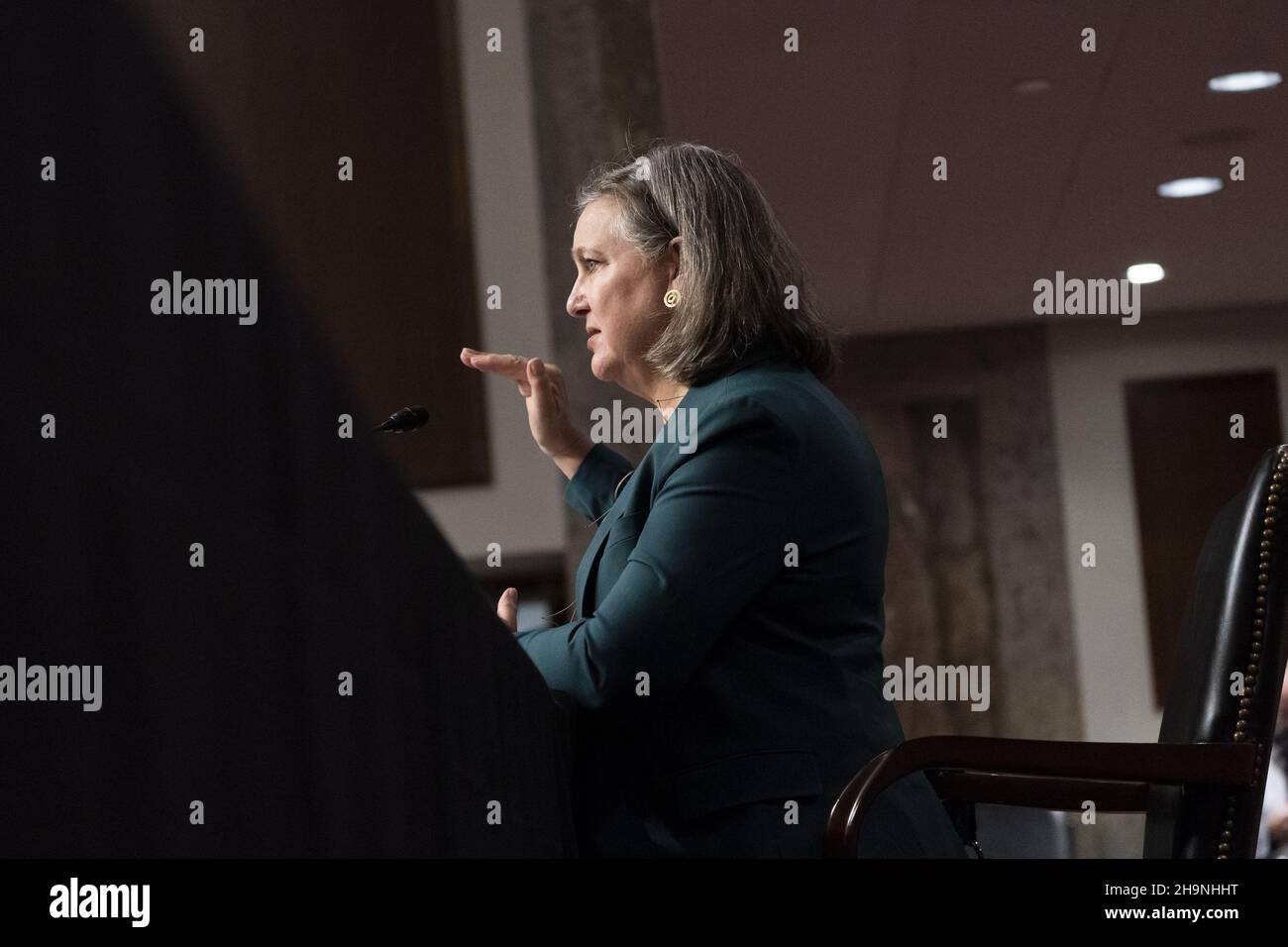 Washington, Stati Uniti. 07th Dic 2021. Victoria Nuland, Sottosegretario di Stato per gli Affari politici, parla durante un'audizione del Senato Relazioni estere per esaminare la politica USA-Russia, su Capitol Hill, martedì 7 dicembre 2021, A Washington, DC. Foto piscina di Alex Brandon/UPI Credit: UPI/Alamy Live News Foto Stock