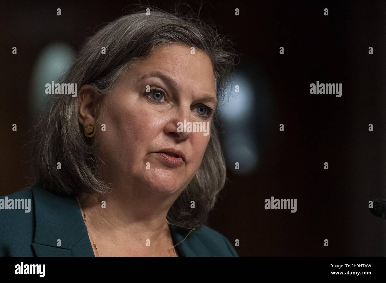 Victoria Nuland, Sottosegretario di Stato per gli Affari politici, parla durante un'audizione del Senato Relazioni estere per esaminare la politica USA-Russia, su Capitol Hill, martedì 7 dicembre 2021, A Washington, DC, USA. Foto di Alex Brandon/Pool/ABACAPRESS.COM Foto Stock