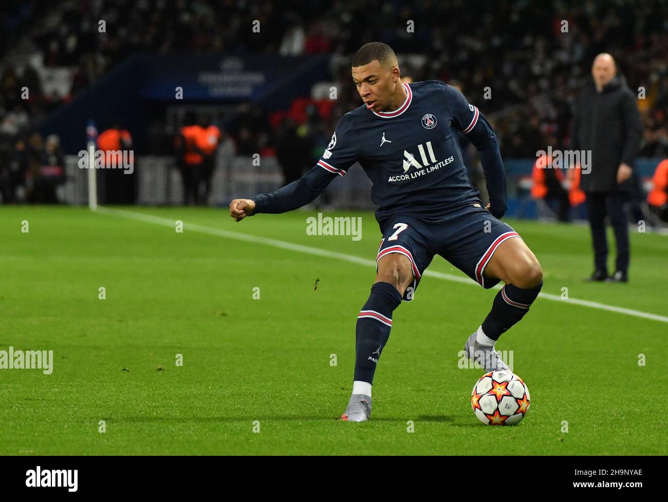 Kylian Mbappé (PSG) durante la UEFA Champions League Paris Saint-Germain contro Club Brugge allo stadio Parc des Princes il 7 dicembre 2021 a Parigi, Francia. Foto di Christian Liewig/ABACAPRESS.COM Foto Stock