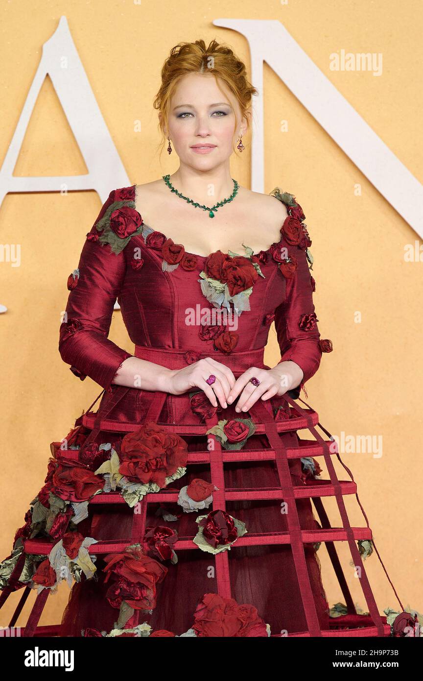 Londra, Regno Unito . 7 dicembre 2021. Hayley Bennett alla Premiere britannica di Cyrano. Credit: Alan D West/Alamy Stock Photo Foto Stock