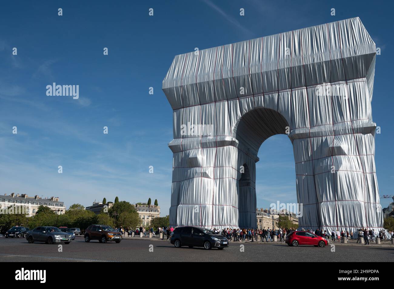Parigi (Francia), 22 settembre 2021: “l’Arco di Trionfo avvolto”, l’Arco di Trionfo rivestito di tessuto, lavoro temporaneo di Christo e Jeanne-Claude, Foto Stock