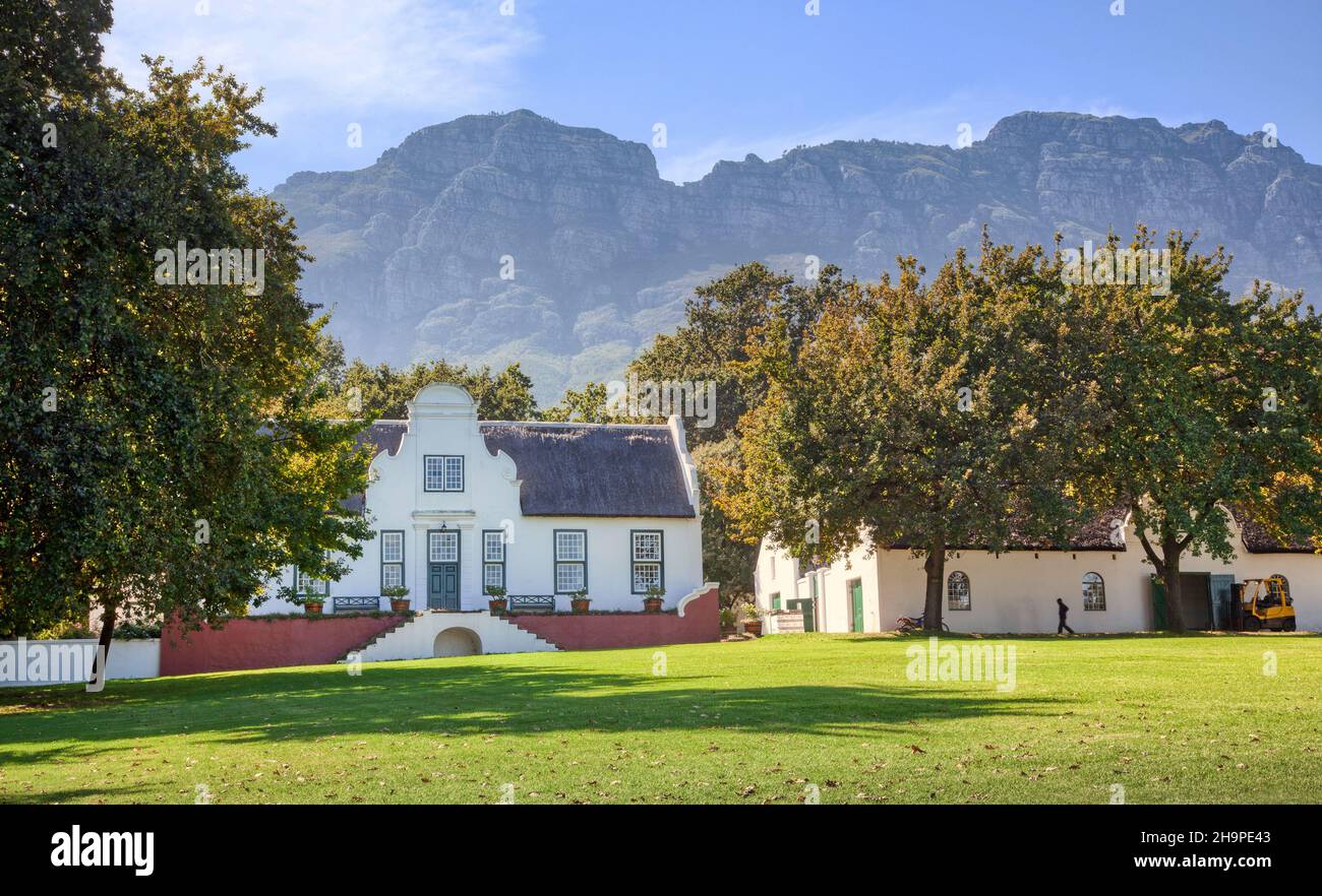 Il castello di Schoongezicht, parte della tenuta del vino Rustenberg, un sito patrimonio nazionale vicino Stellenbosch in Sudafrica. Foto Stock