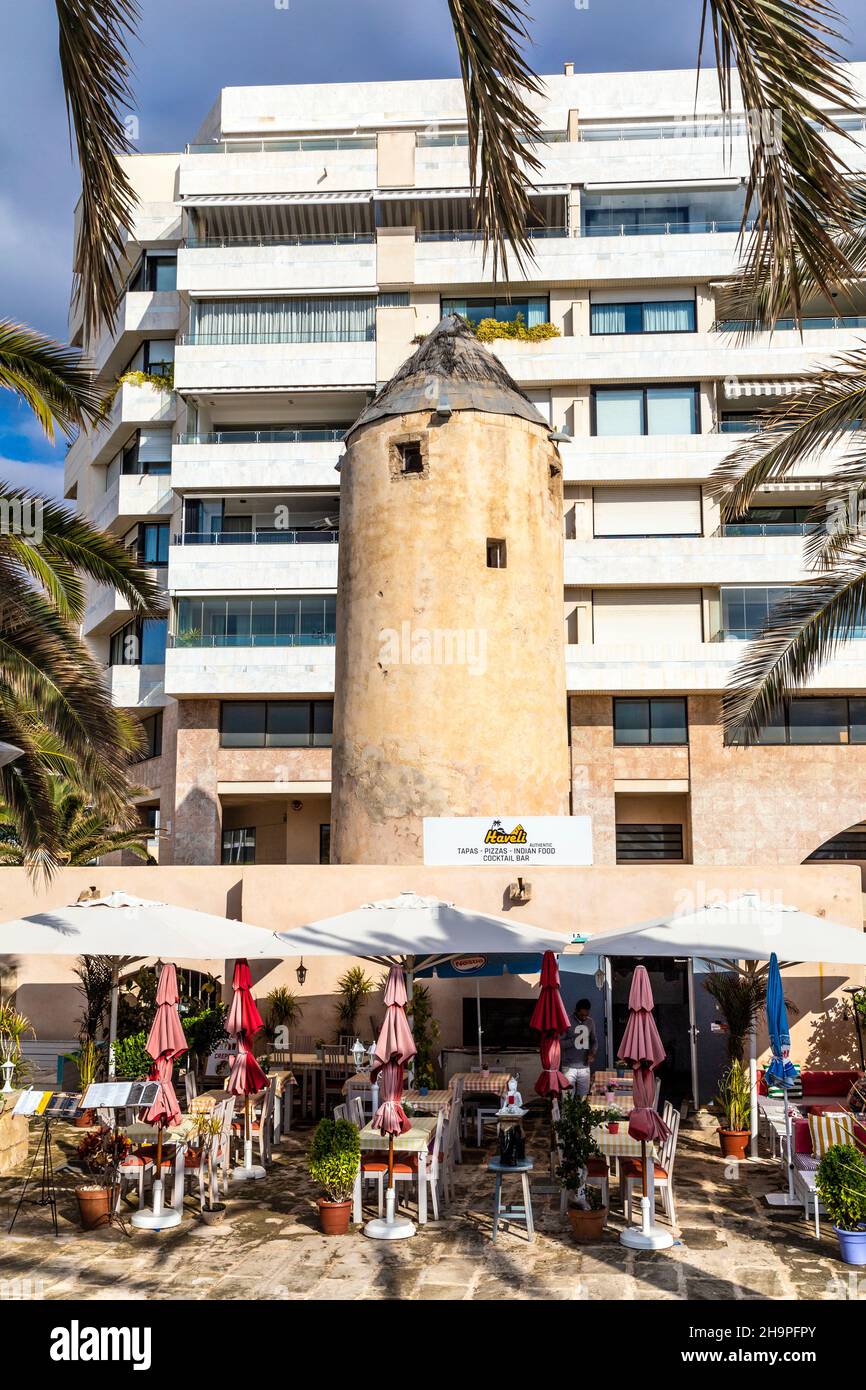 Ristorante in un vecchio edificio mulino vicino Portixol, Palma de Mallorca, Mallorca, Spagna Foto Stock