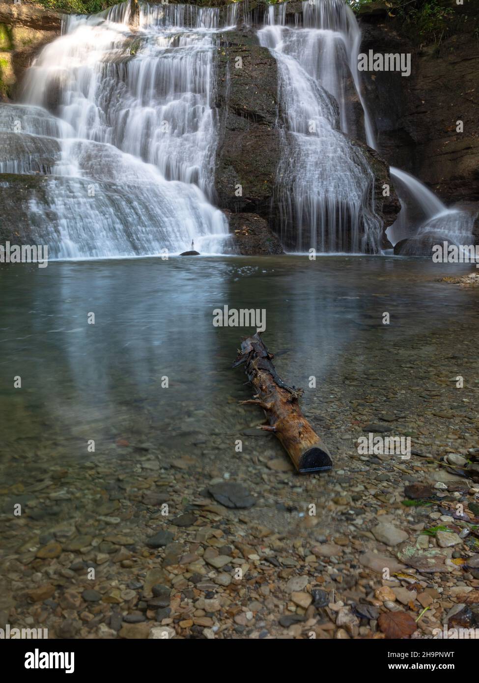 Cascata di Starzel vicino a Jungingen, Alb Svevo, Germania Foto Stock