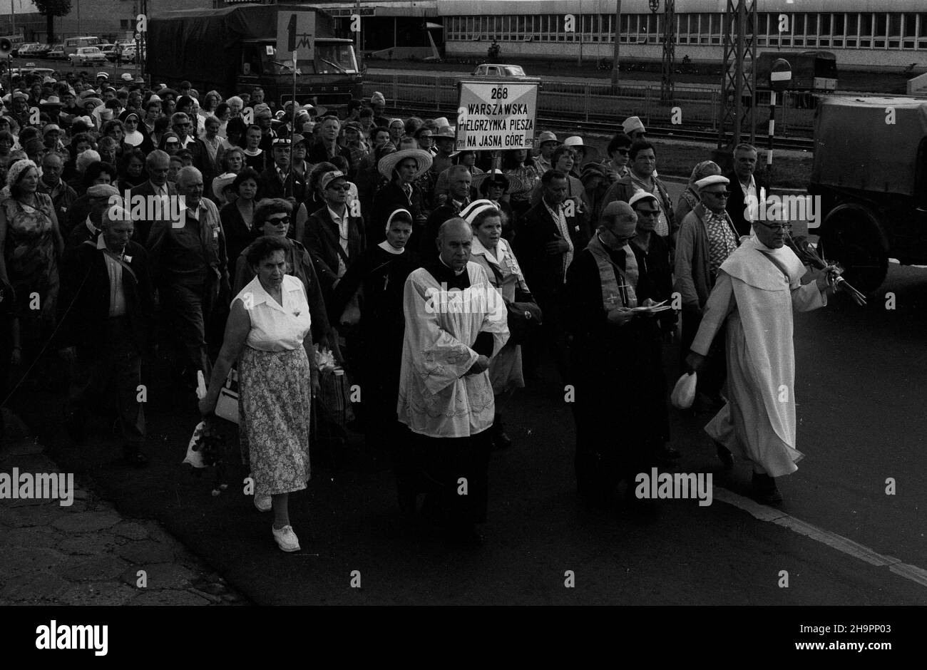 Warszawa, 1979-08-07. Dwieœcie szeœædziesi¹ta ósma Warszawska Pielgrzymka Piesza na Jasn¹ Górê. Ad PAP/Teodor Walczak Varsavia, 7 agosto 1979. Il pellegrinaggio di Varsavia del 268th a Jasna Gora. Ad PAP/Teodor Walczak Foto Stock