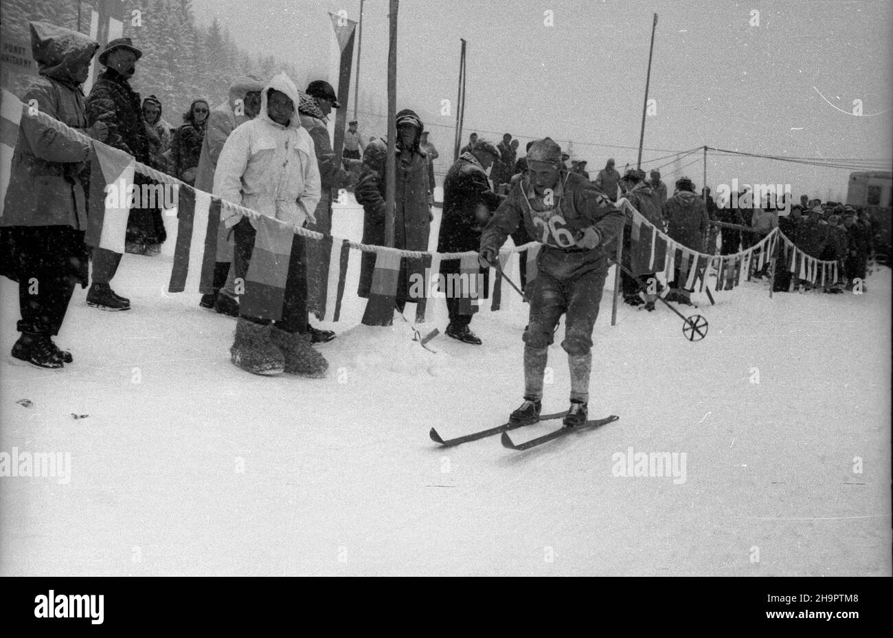 Zakopane, 1949-03-03. Miêdzynarodowe Zawody Narciarskie o Puchar Tatr (23 II-3 III). Bieg na 30 km. NZ. Reprezentant Follandi Eero Salonen, zdobywca III miejsca. ka PAP Zakopane, 3 marzo 1949. Il Tournement sciistico Internazionale per la Coppa dei Monti Tatra (23 febbraio - 3 marzo). Il 30 chilometri di fondo. Nella foto: Eero Salonen in Finlandia, il vincitore del 3rd posto. ka PAP Foto Stock