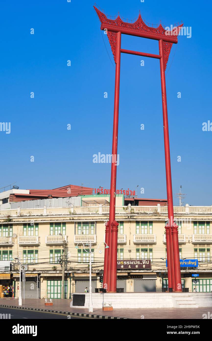 Swing gigante (Sao-Ching-Chaa), Bangkok, Thailandia, la cornice di un swing una volta utilizzato per il festival swing, parte celebrazione religiosa, parte divertente fiera Foto Stock