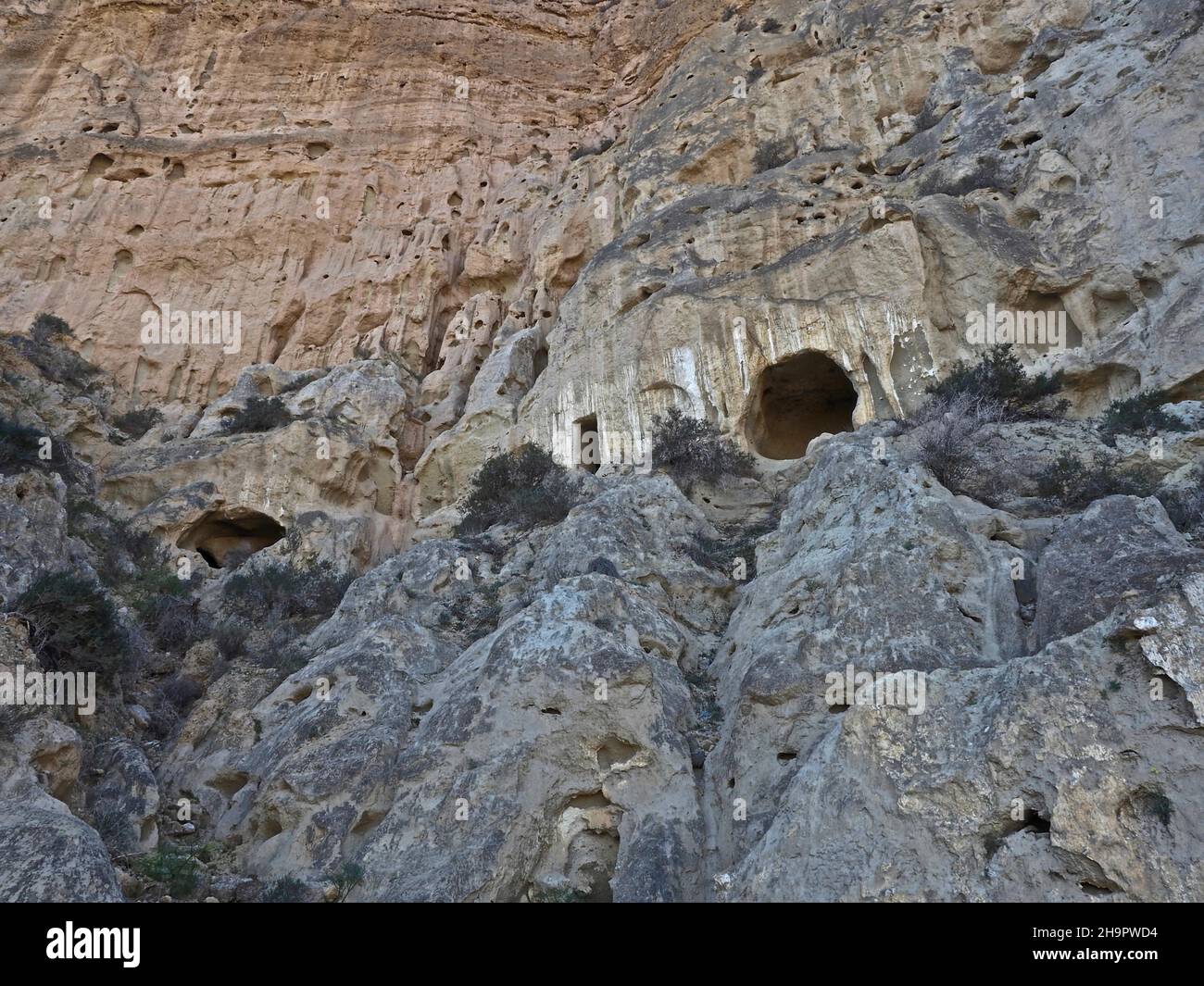 Ingresso alle abitazioni rupestri in parete rocciosa, vita individuale, architettura, Cuevas del Calguerin, Camino Calguerin, Cuevas del Almanzora, Levante Foto Stock