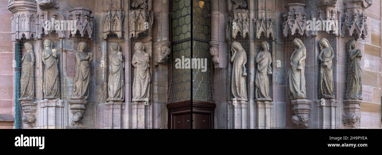 Sculture del saggio e delle vergini stolte al portale nuziale c. 1330, Chiesa di San Sebaldo, Norimberga, Franconia di mezzo, Baviera, Germania Foto Stock
