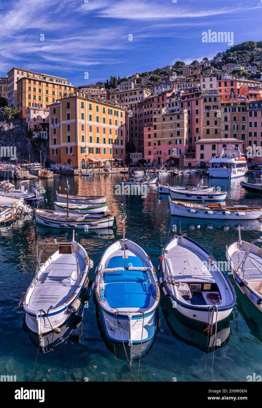 Piccole imbarcazioni da pesca a Camogli, Liguria, Italia Foto Stock