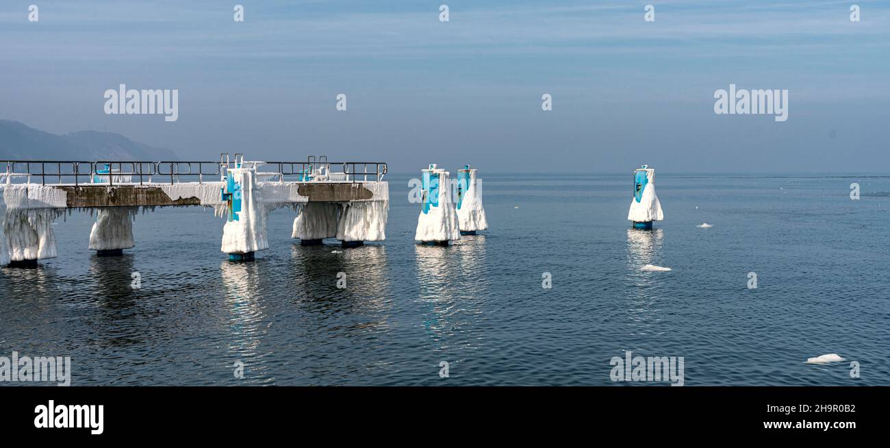 Il molo ghiacciato nella località baltica di Sellin, Ruegen, Germania Foto Stock