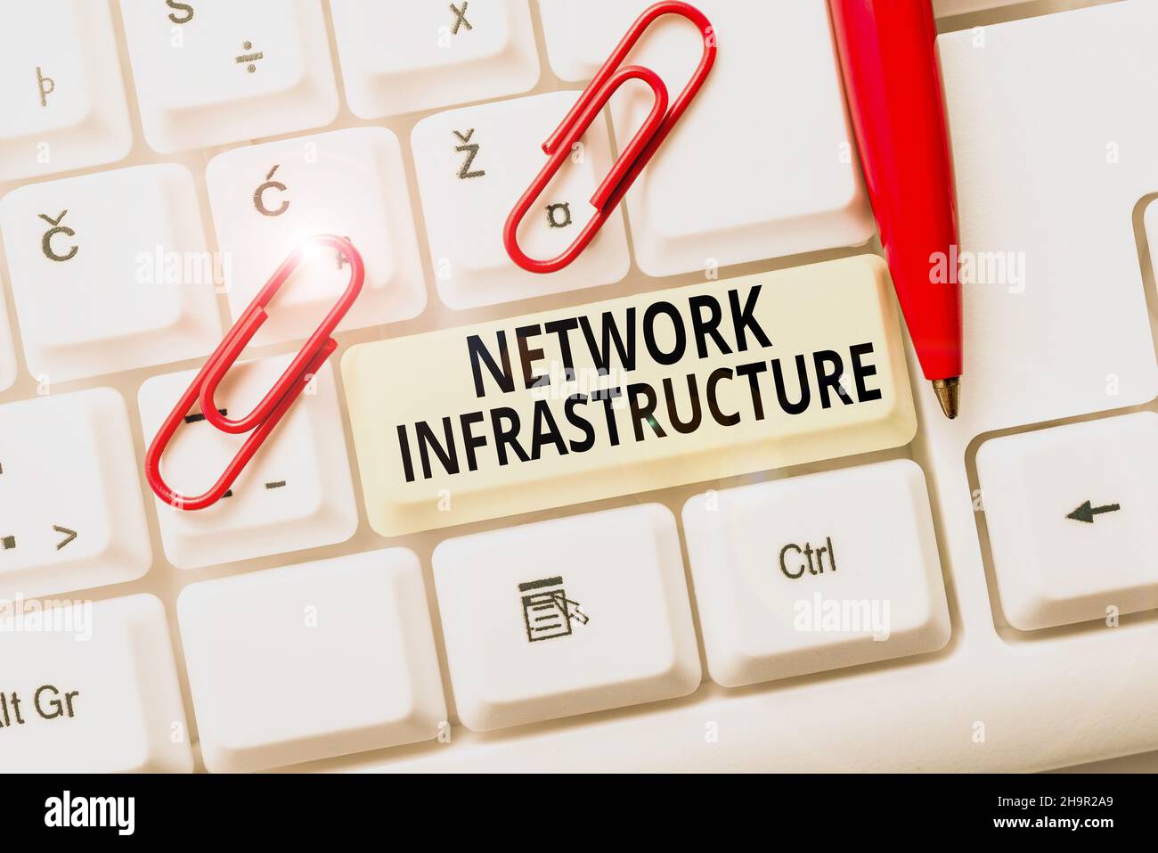 Didascalia di testo Presentazione dell'infrastruttura di rete. Foto concettuali hardware e software risorse in e out connessione Abstract Typing nuovo antivirus Foto Stock