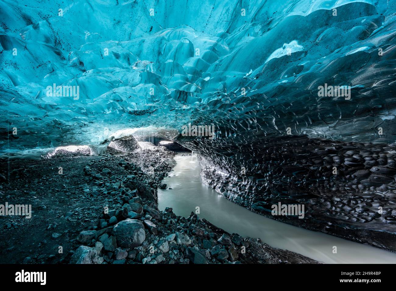 Caverna di ghiaccio nel ghiacciaio Vatnajoekull, caverna di ghiaccio, Parco Nazionale Vatnajoekull, Islanda del Sud, Islanda Foto Stock