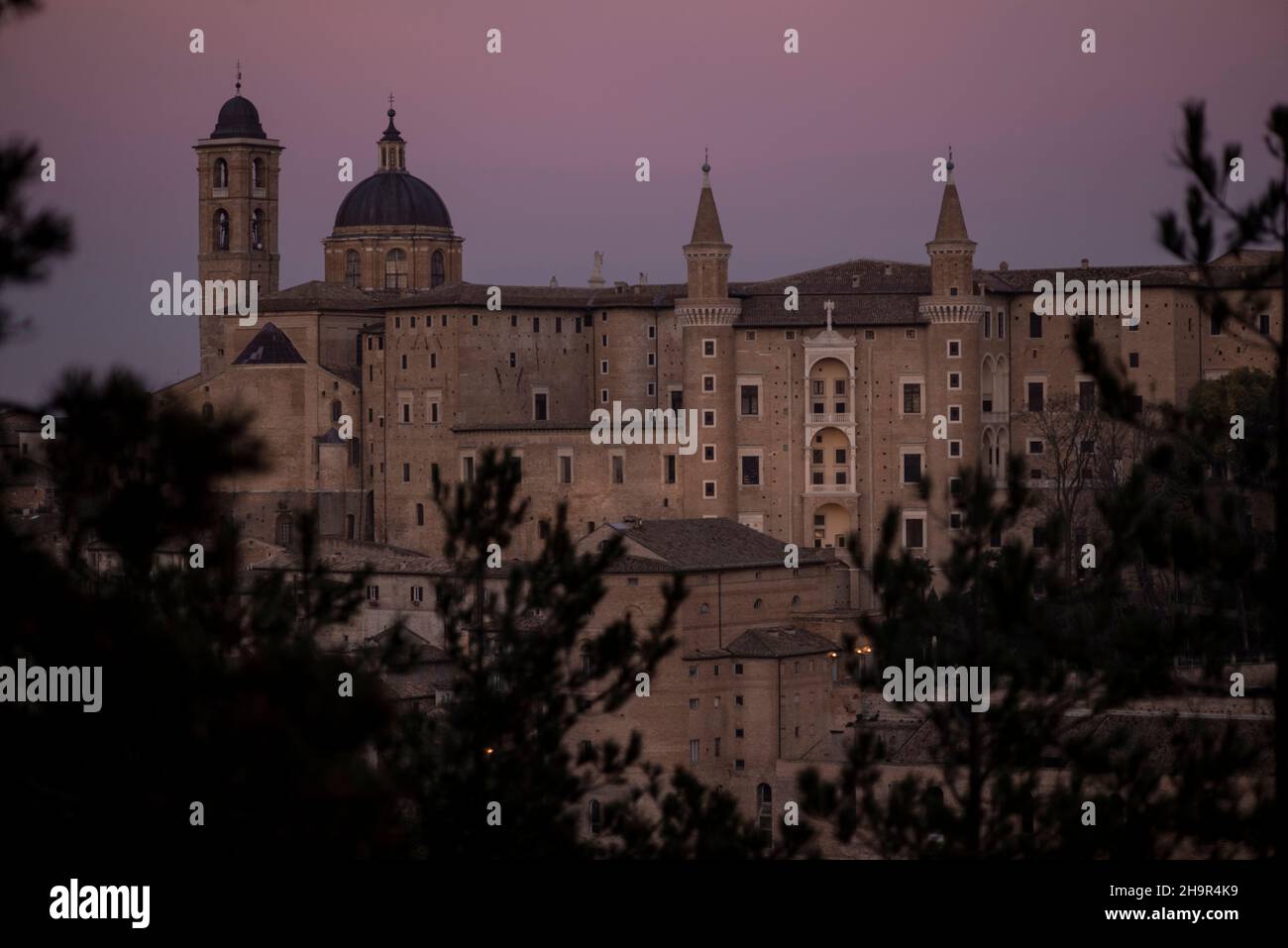 Urbino,Palazzo Ducale, il Palazzo Ducale al crepuscolo, Urbino, Marche, Italia Foto Stock