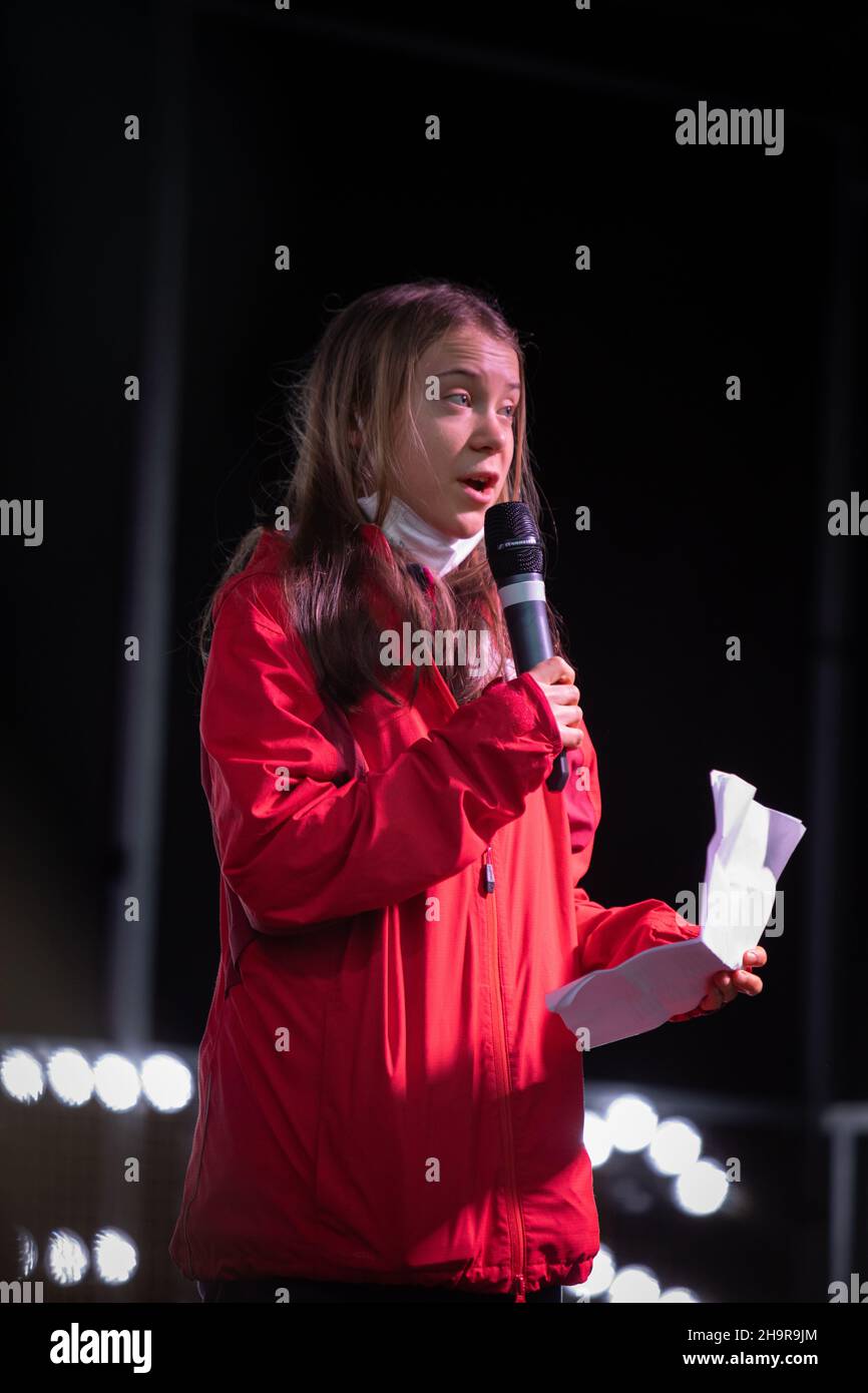 L'attivista svedese per il clima Greta Thunberg, il venerdì del futuro sciopero sul clima scolastico, in coincidenza con la Conferenza delle Nazioni Unite sul cambiamento climatico del 26th, nota come COP26, attualmente in corso a Glasgow, Scozia, il 5 novembre 2021. Foto Stock