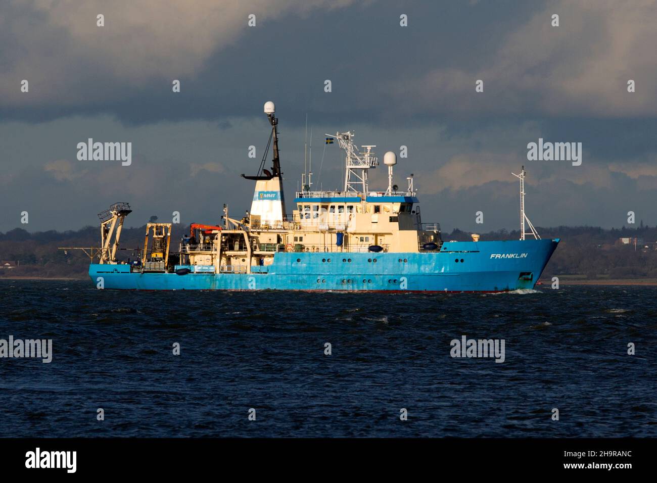 Nave,spedizione,barca,nautica,indagine,il Solent,Isola di Wight,Inghilterra,Regno Unito Foto Stock