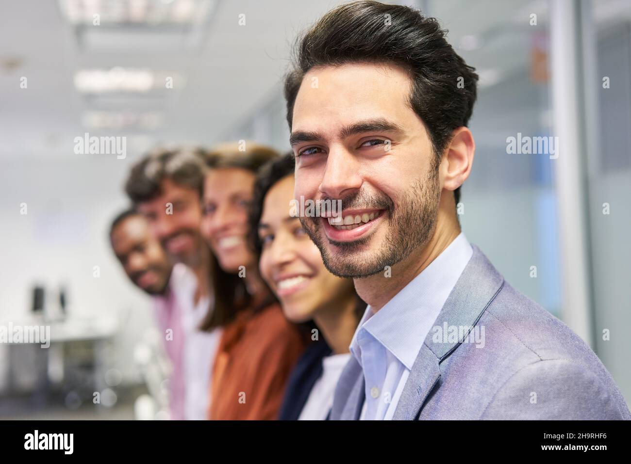 Gruppo di persone d'affari di successo come un team internazionale di start-up business Foto Stock
