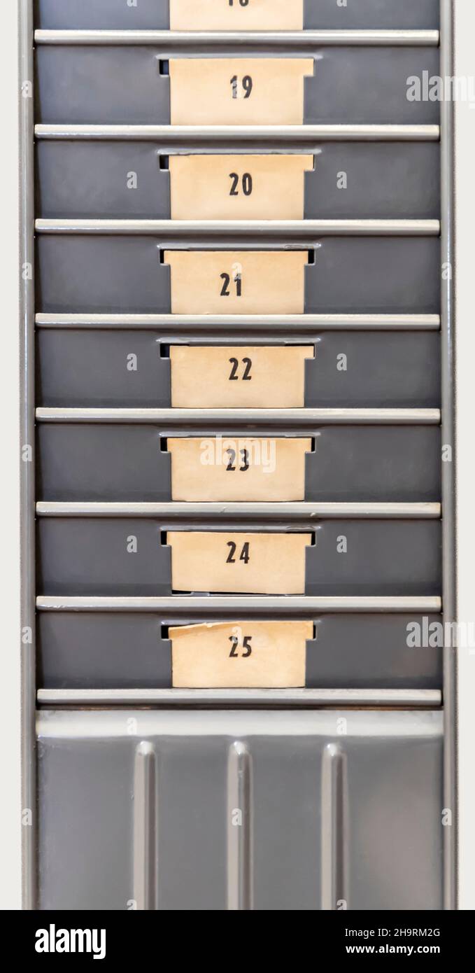 Porta-schede orologio con etichette numeriche. Foto Stock