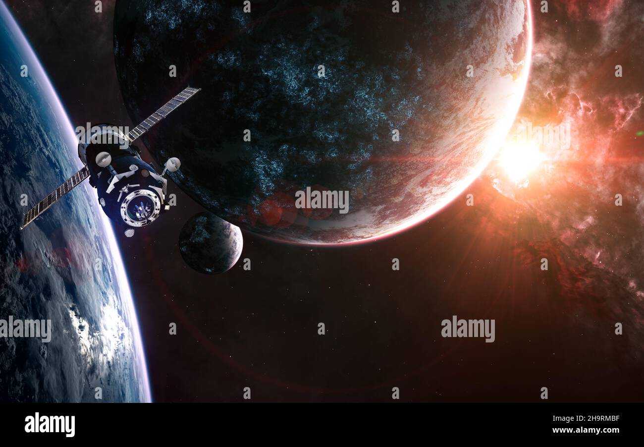 Pianeti abitati di spazio profondo. Stazione spaziale orbitante pianeta Foto Stock