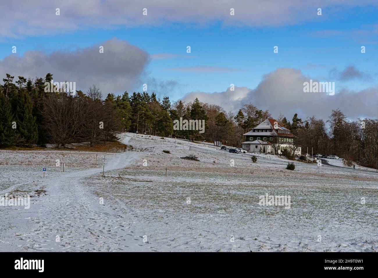 Vista del Höhengasthof Wanderheim sul Raichberg vicino a Onstmettingen in Germania Foto Stock